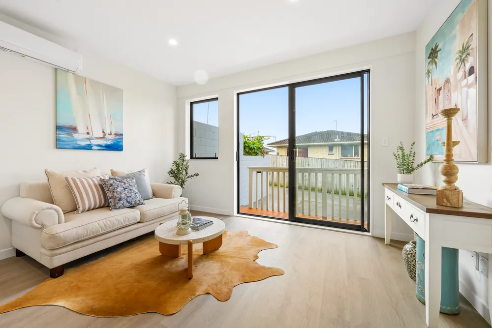 Photos of 2/92 Titirangi Road