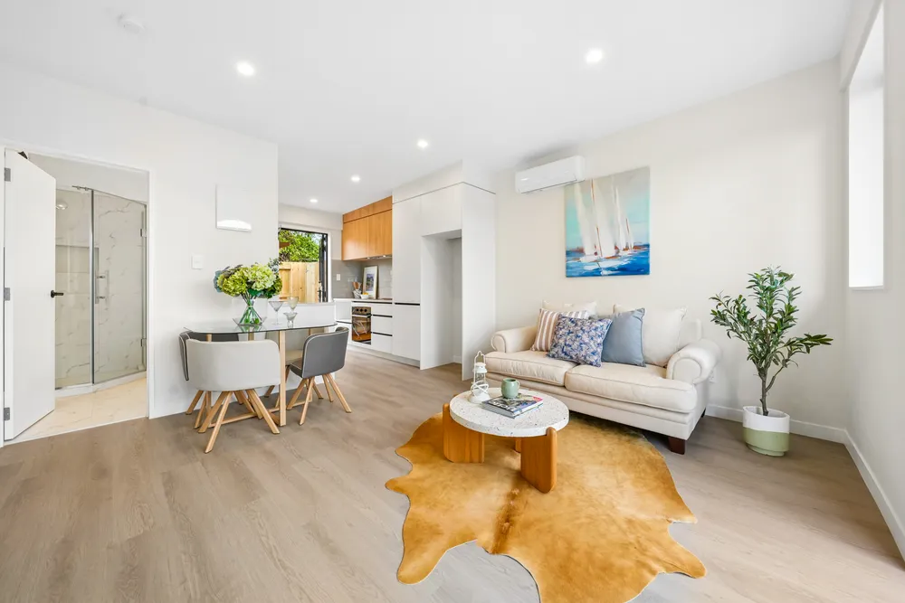 Photos of 2/92 Titirangi Road