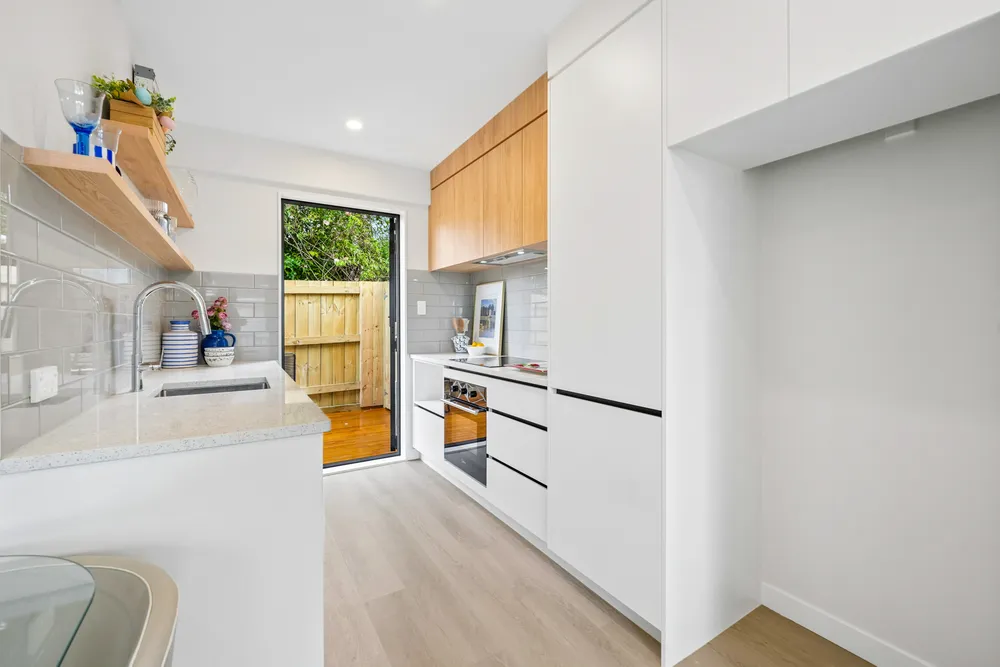 Photos of 2/92 Titirangi Road