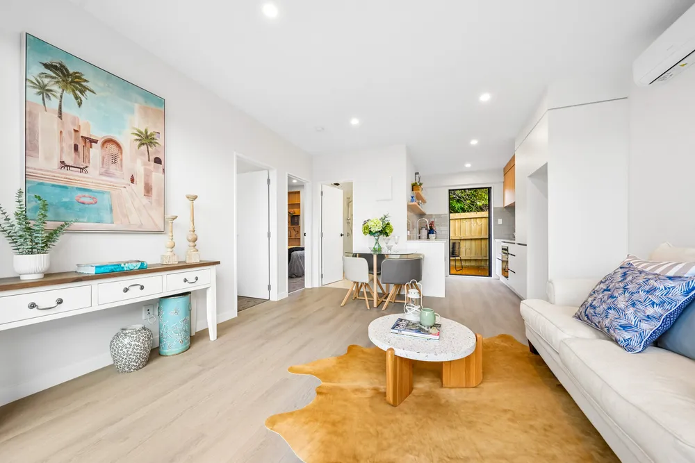 Photos of 2/92 Titirangi Road