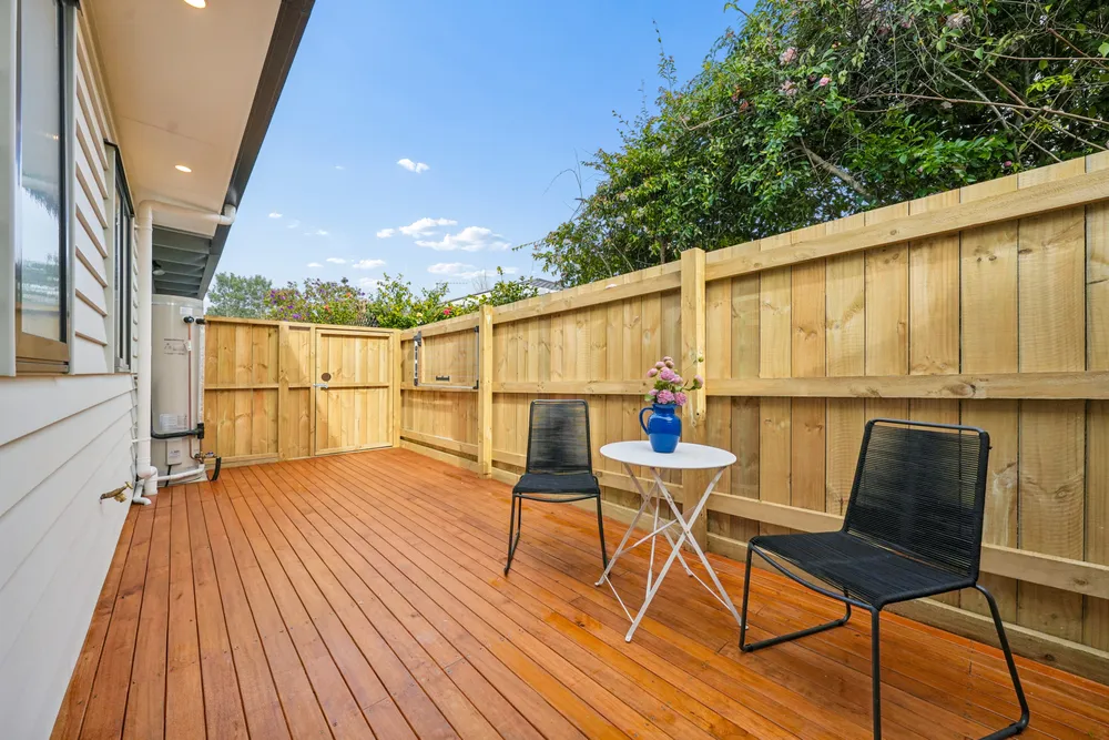 Photos of 2/92 Titirangi Road