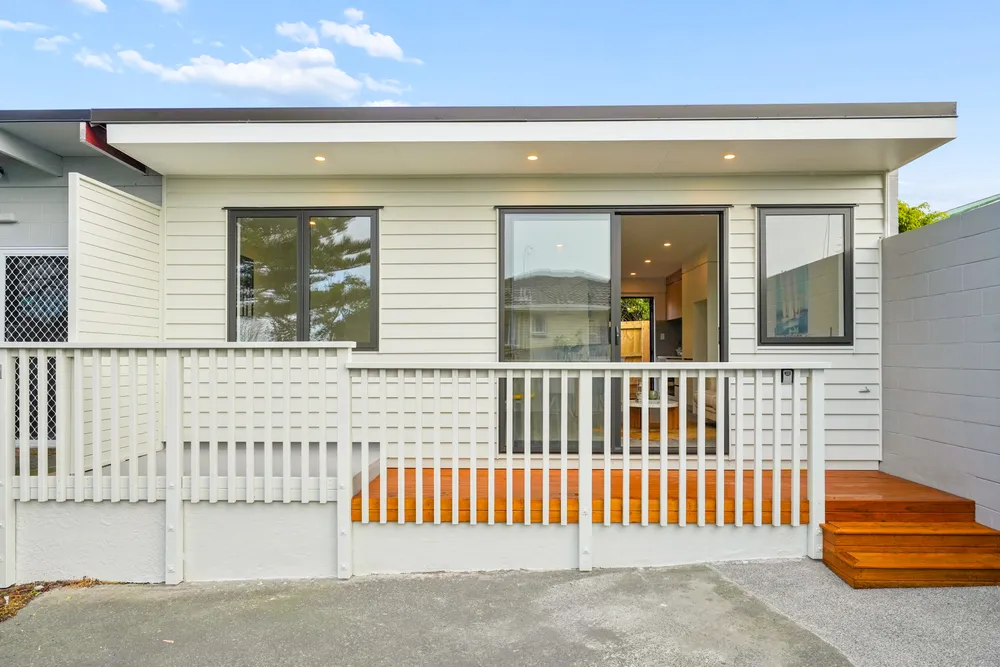Photos of 2/92 Titirangi Road