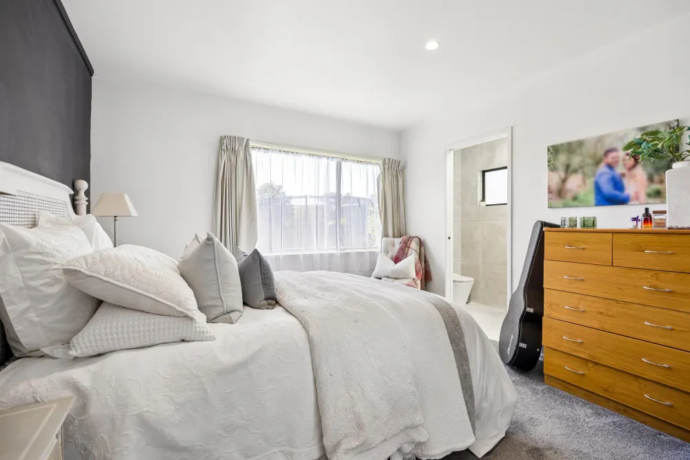 Photos of 16 Ashcroft Avenue