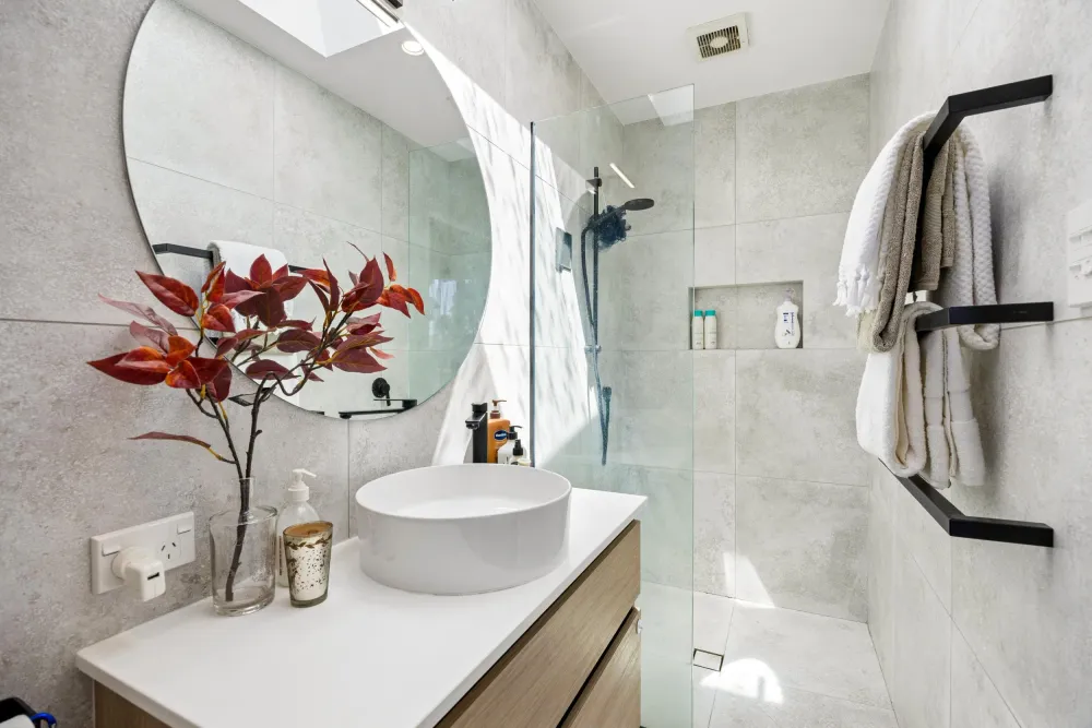 Photos of 16 Ashcroft Avenue