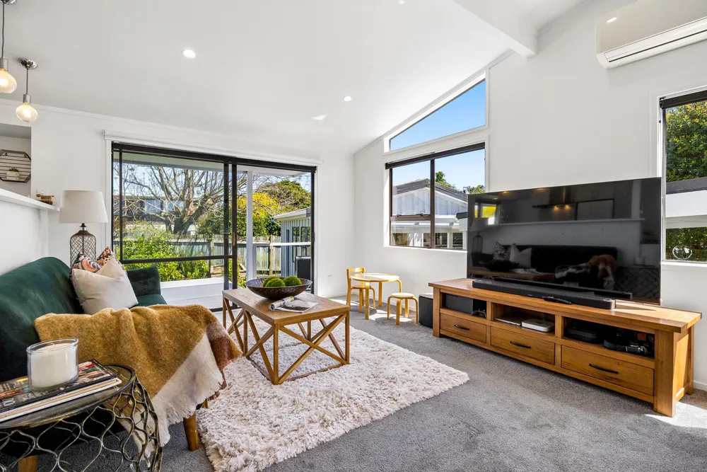 Photos of 16 Ashcroft Avenue