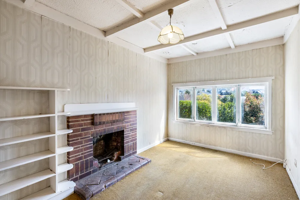 Photos of 12 Comins Crescent
