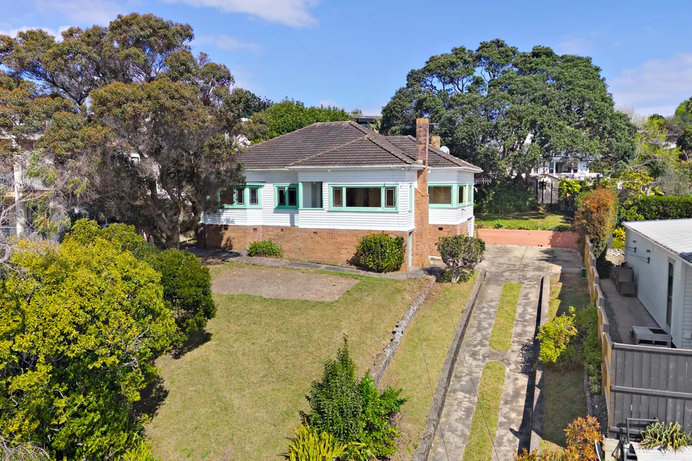 Photos of 12 Comins Crescent