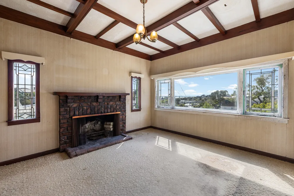 Photos of 12 Comins Crescent