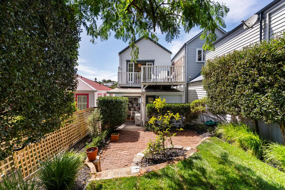 Photos of 127 John Street