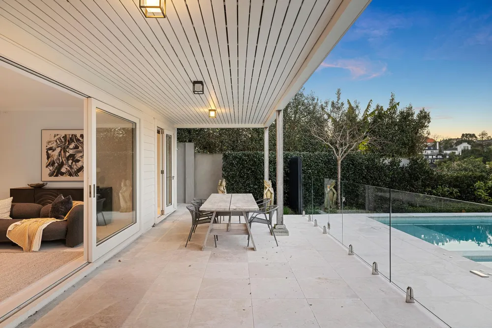 Photos of 25 Ridings Road