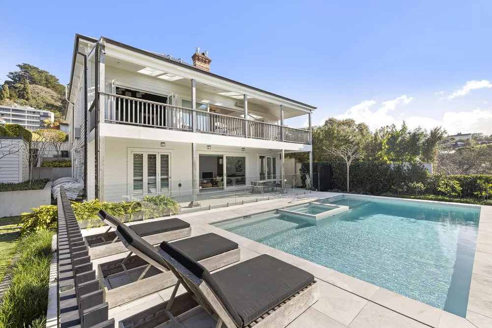 Photos of 25 Ridings Road