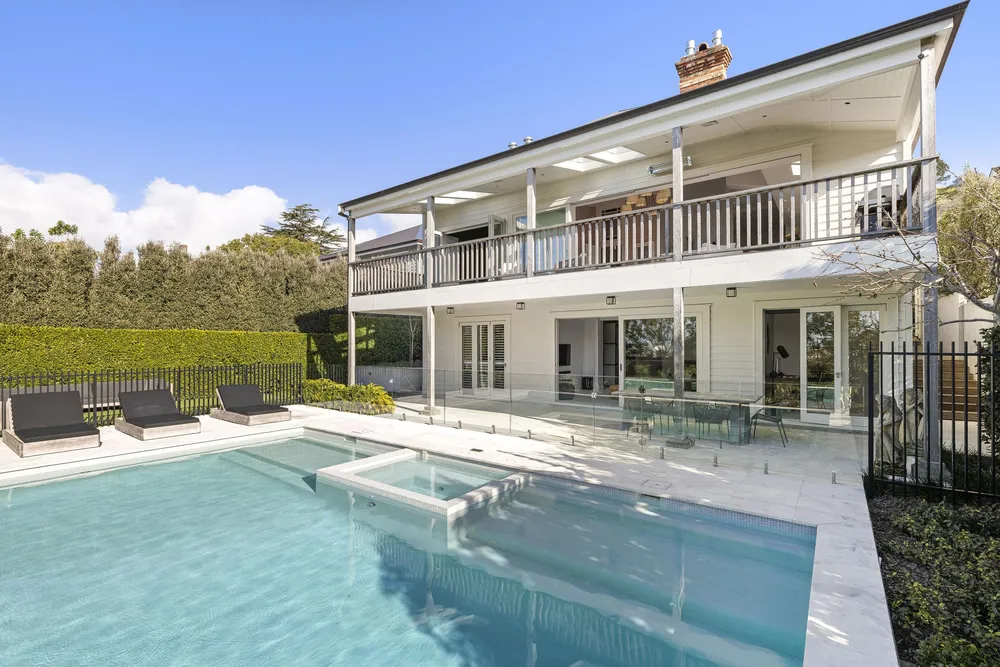 Photos of 25 Ridings Road