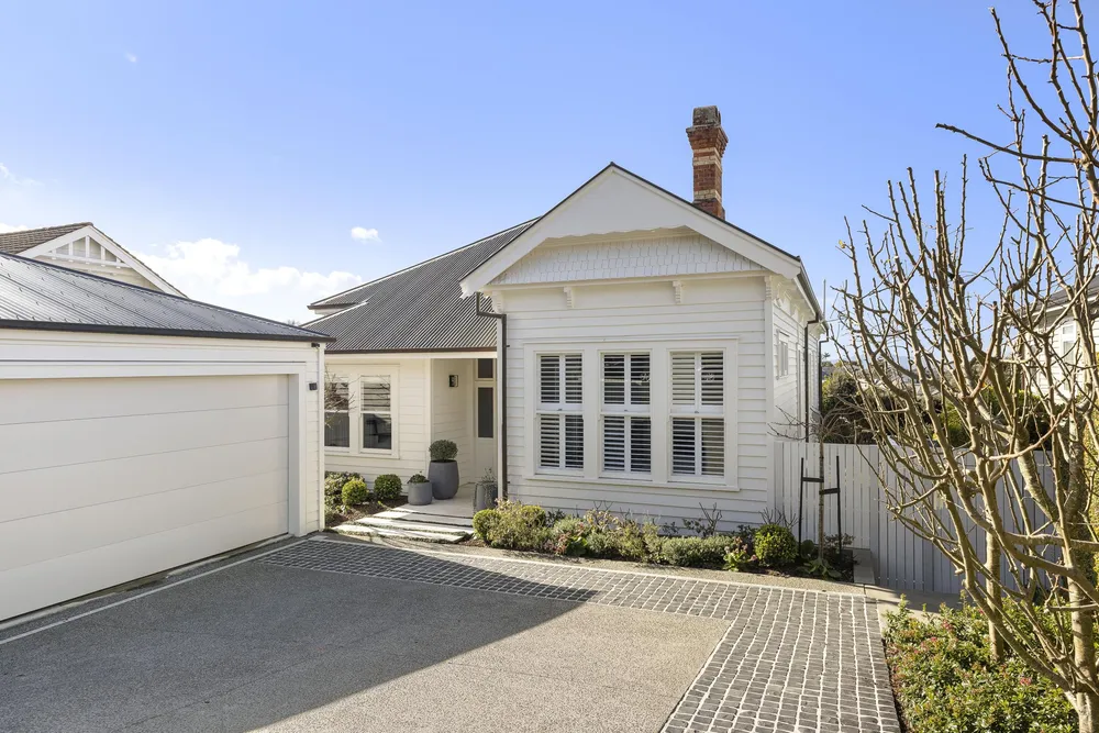 Photos of 25 Ridings Road