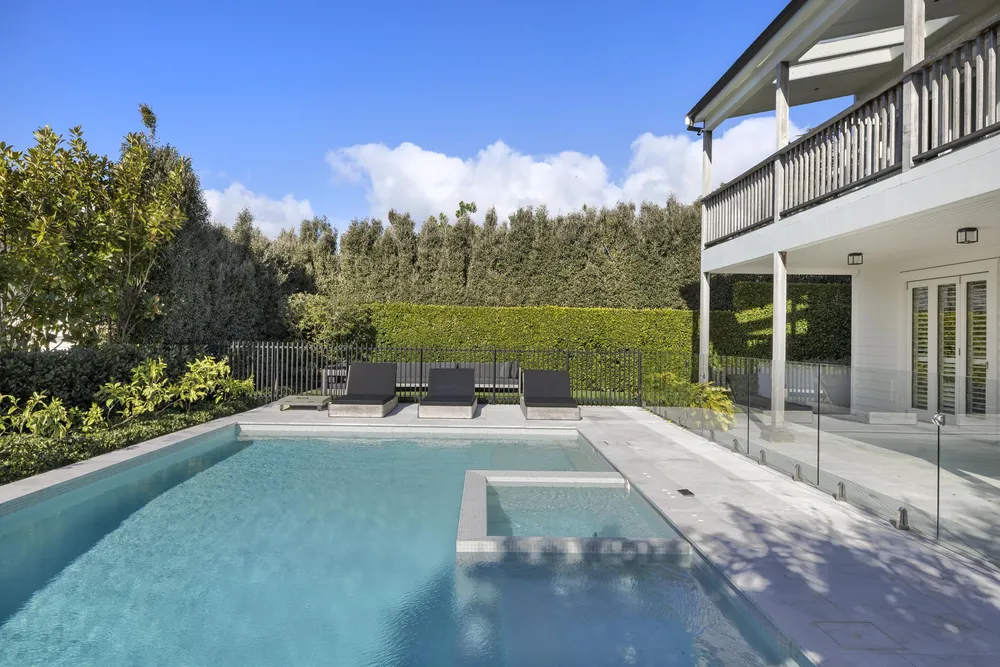 Photos of 25 Ridings Road