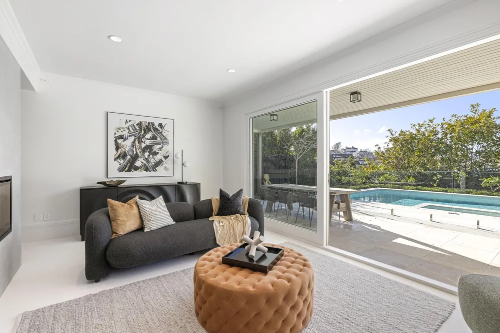 Photos of 25 Ridings Road