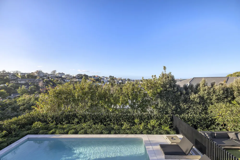 Photos of 25 Ridings Road