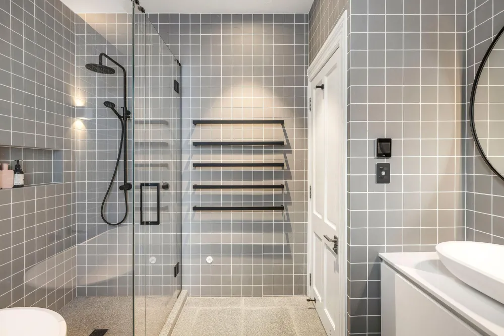 Photos of 25 Ridings Road