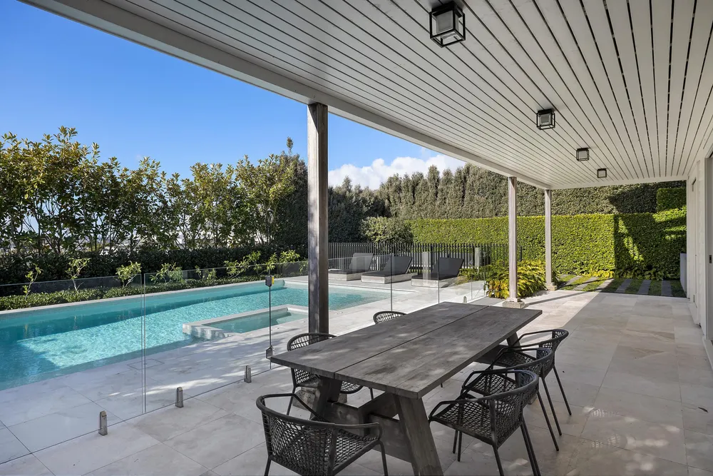 Photos of 25 Ridings Road