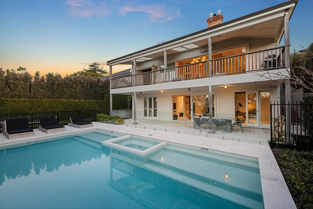 Photos of 25 Ridings Road