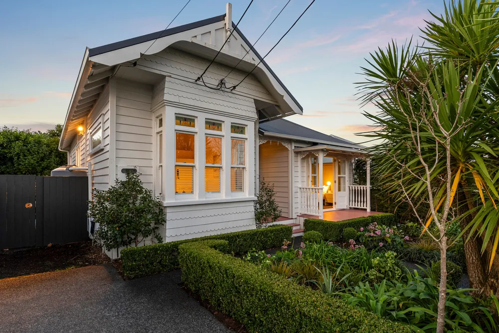 Photos of 41 Sherwood Avenue