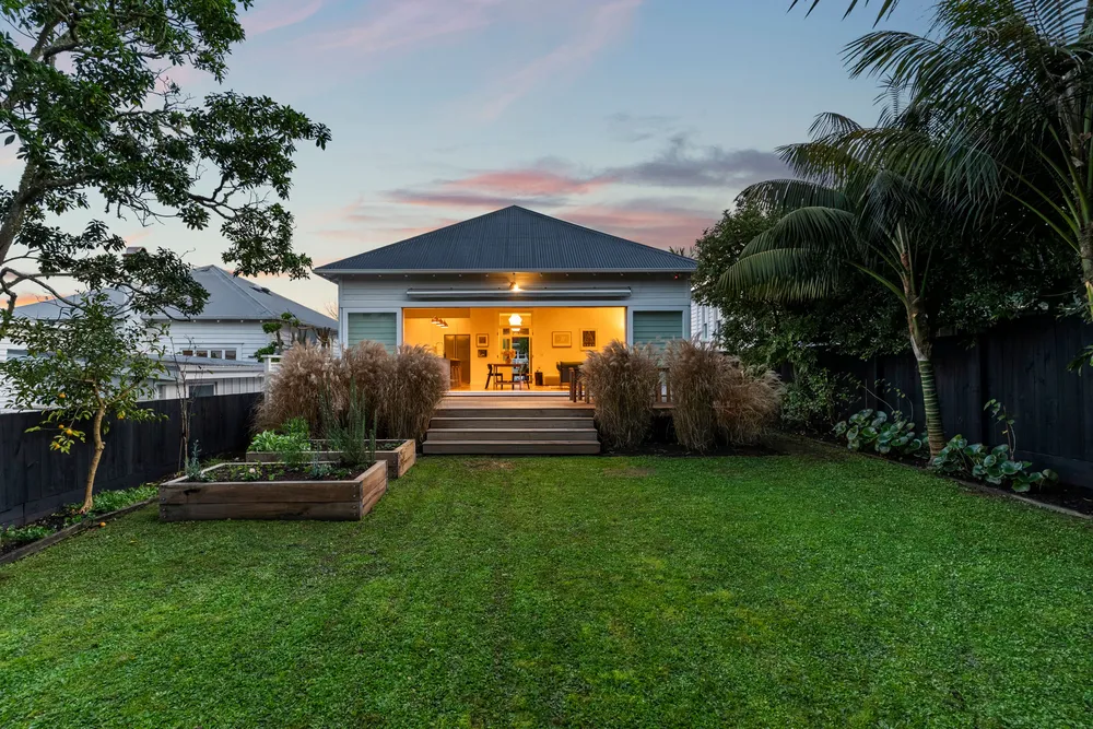 Photos of 41 Sherwood Avenue