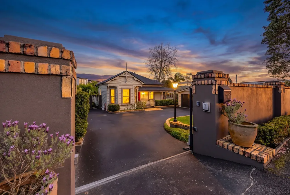Photos of 17 Blockhouse Bay Road
