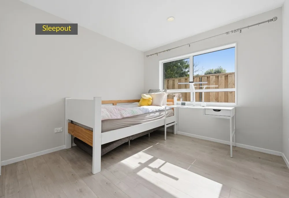 Photos of 9 Claresholm Place