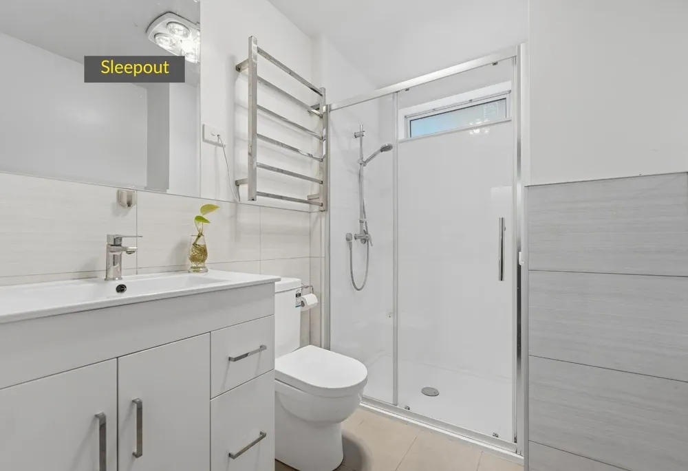 Photos of 9 Claresholm Place
