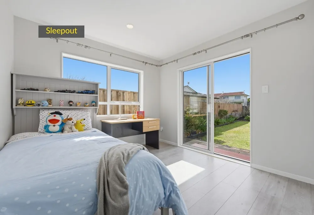 Photos of 9 Claresholm Place