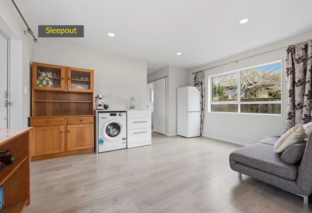 Photos of 9 Claresholm Place