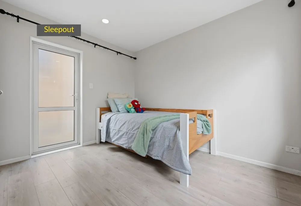 Photos of 9 Claresholm Place