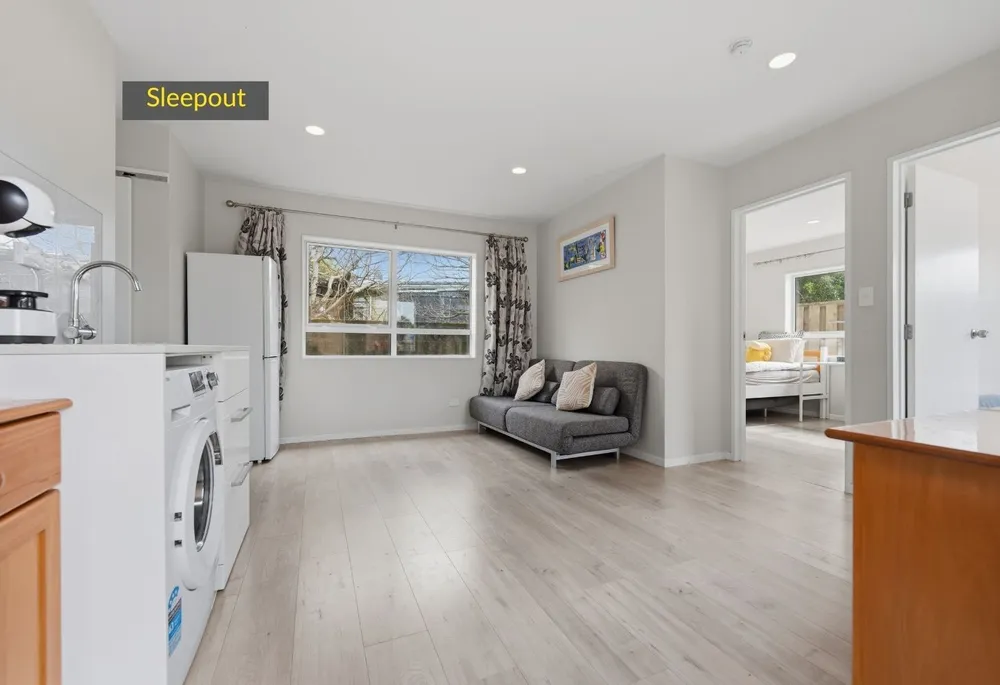 Photos of 9 Claresholm Place