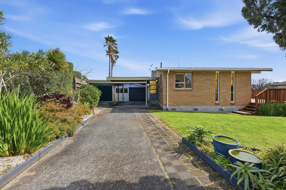 Photos of 9 Claresholm Place