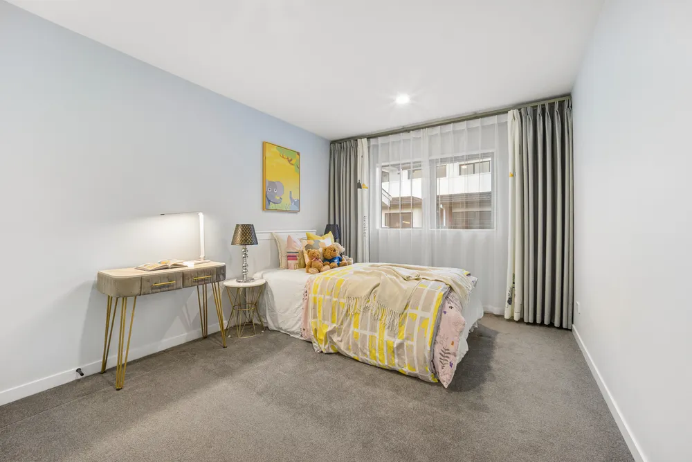 Photos of 6 Winhall Rise