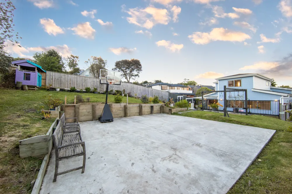 Photos of 6 Winhall Rise