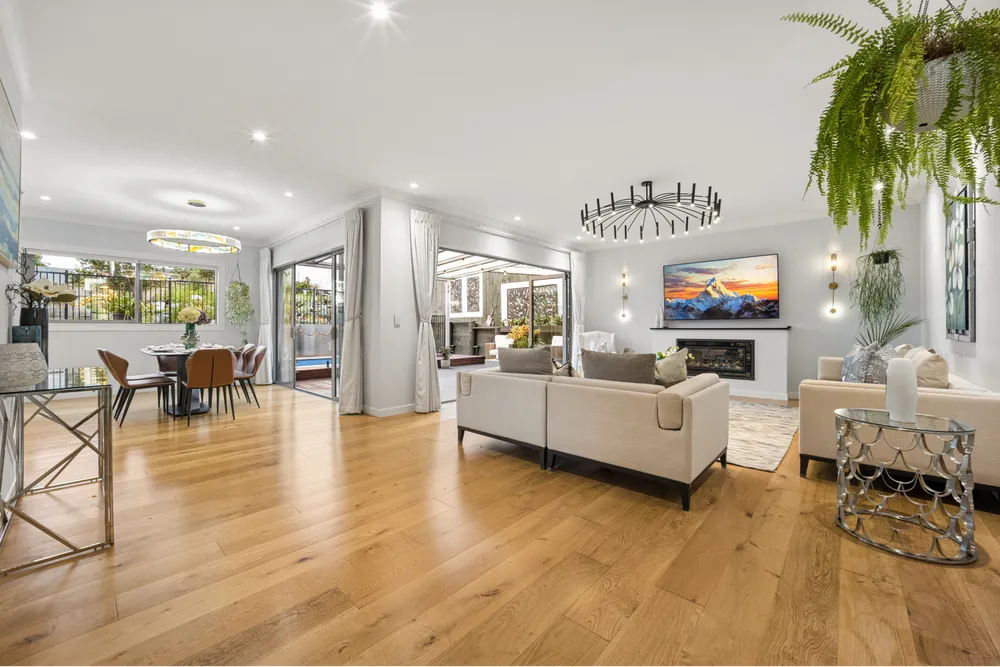Photos of 6 Winhall Rise