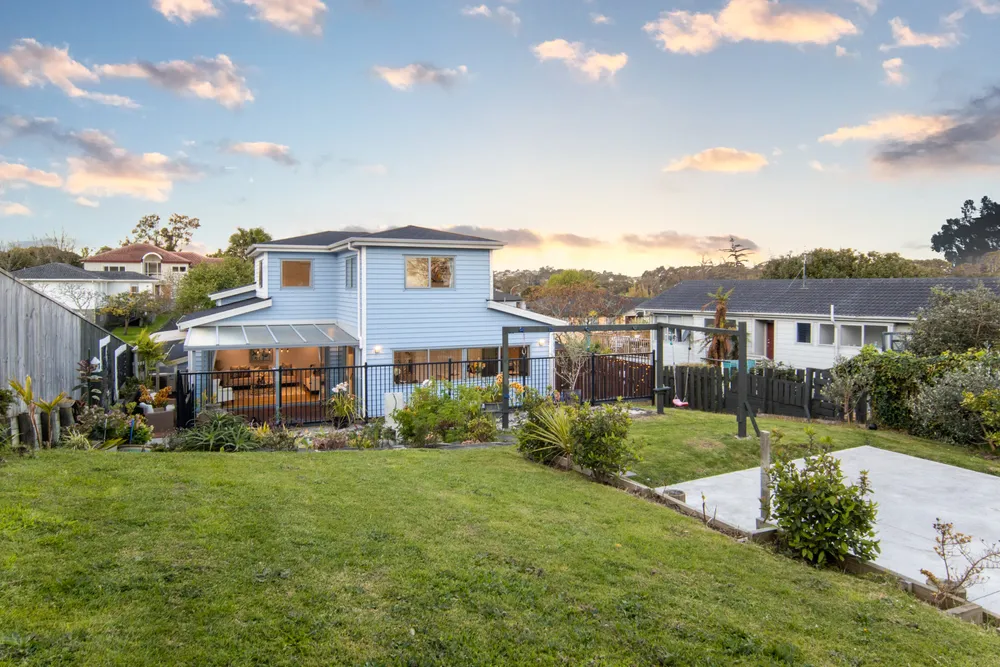 Photos of 6 Winhall Rise