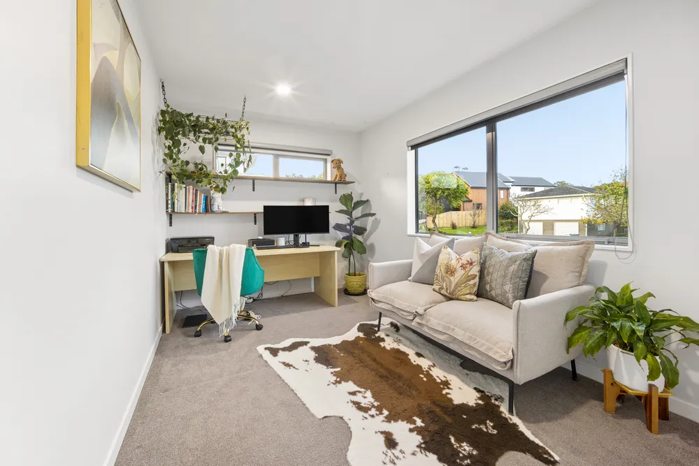 Photos of 6 Winhall Rise