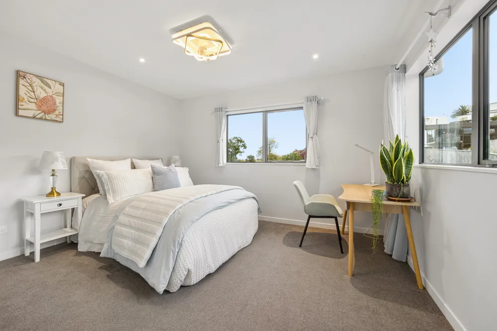 Photos of 6 Winhall Rise