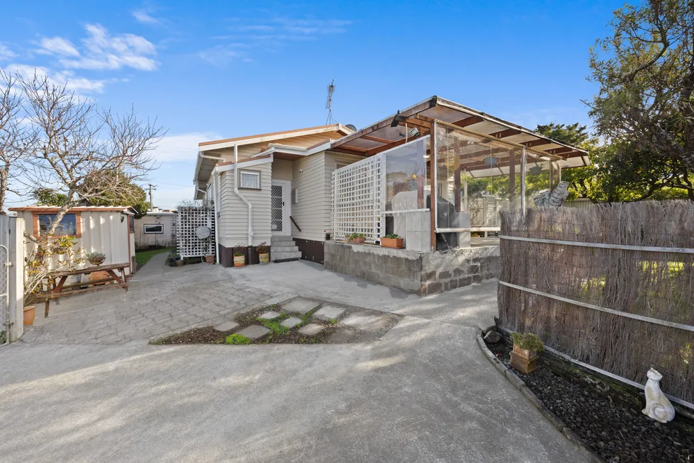 Photos of 30 Meadow Street