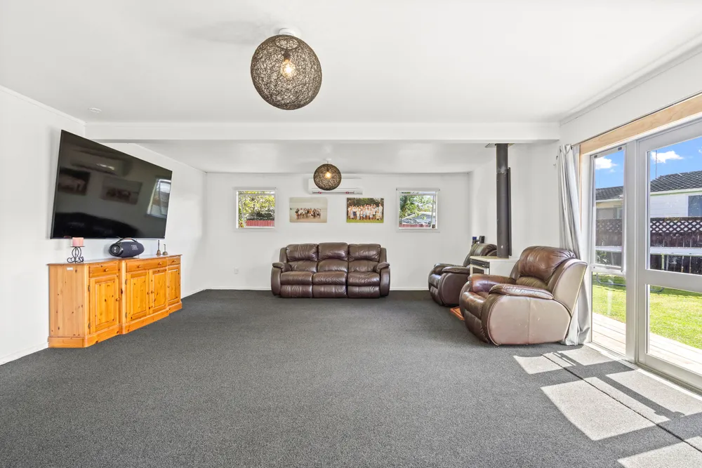 Photos of 54 Denby Crescent
