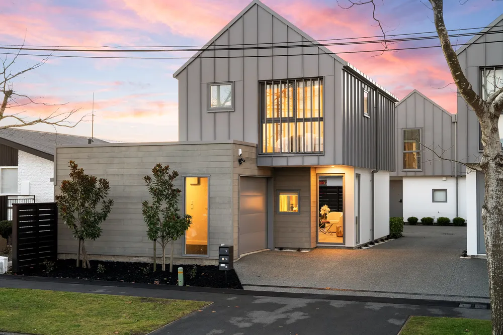 Photos of 31 Oxley Avenue