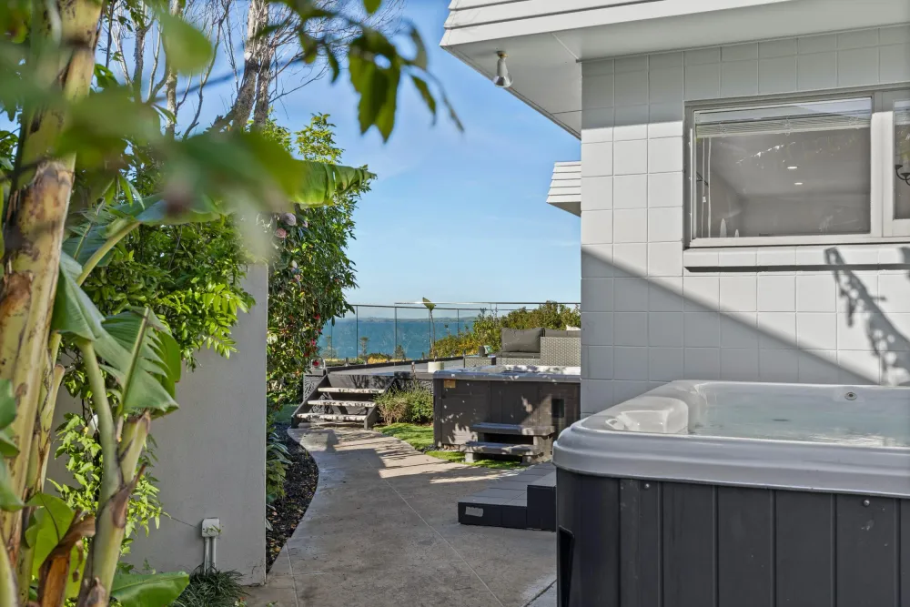 Photos of 825 Beach Road