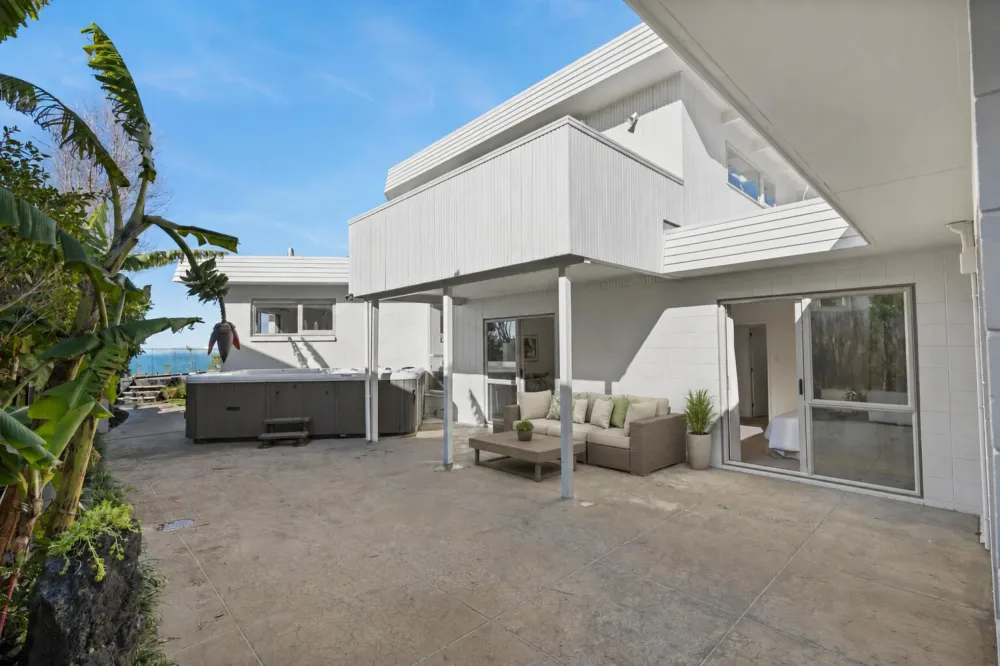 Photos of 825 Beach Road