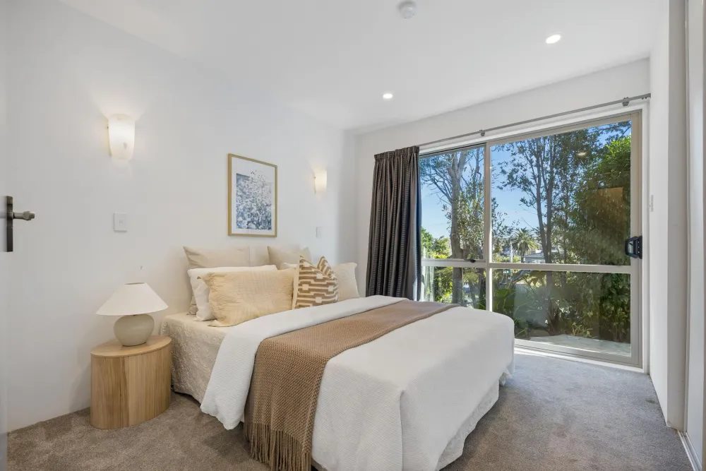 Photos of 825 Beach Road