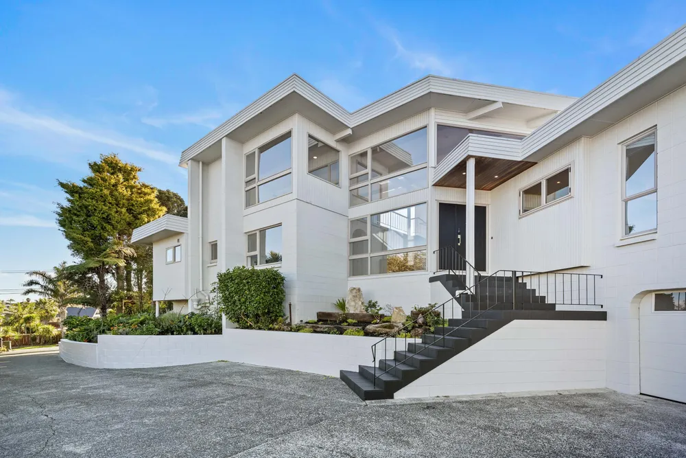 Photos of 825 Beach Road