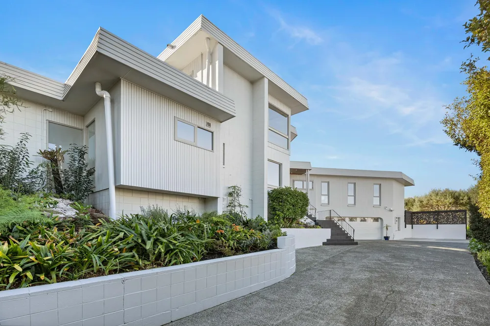 Photos of 825 Beach Road
