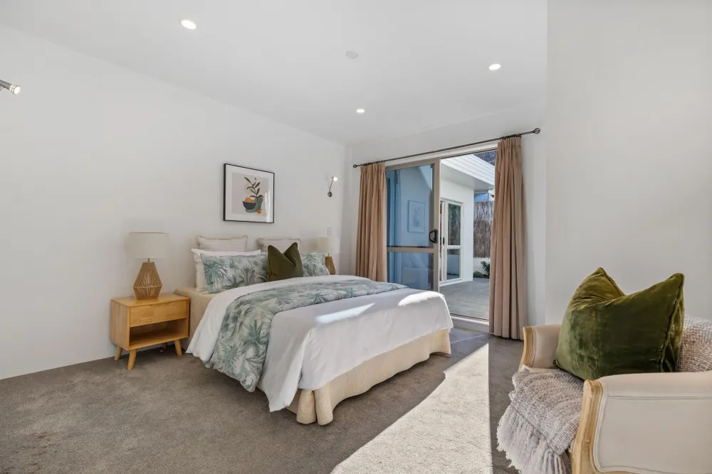 Photos of 825 Beach Road