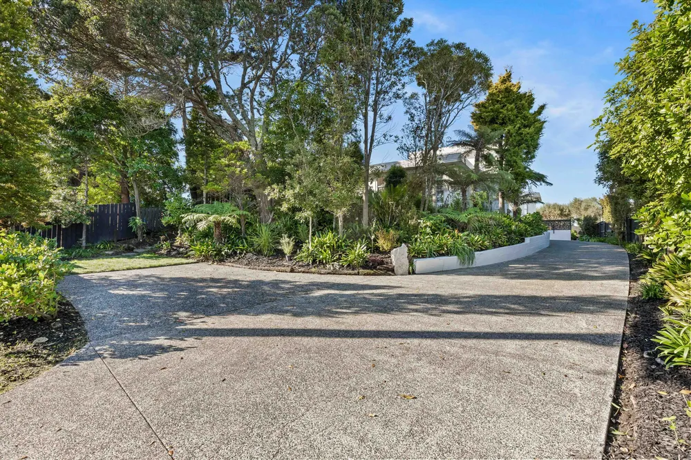 Photos of 825 Beach Road