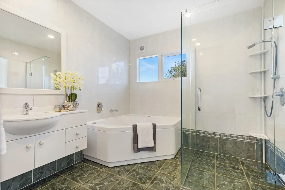 Photos of 825 Beach Road